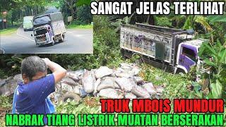 Astagfirulloh Sangat Jelas Ketika Truk Isuzu Mbois Mundur Nabrak Tiang Listrik Dan Terperosok