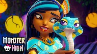 Cleo Gets a New Pet  w Frankie & Deuce  Monster High