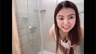 No Bra Challenge membersihkan bathroom dan mandi di depan kamera
