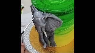 Painting henna on fondant elephants head @ArtCakes . #cake #fondant