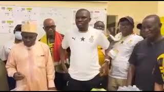 Alhaji Grunsah caught eating food of Black Stars players after Nigeria World Cup playoff clash