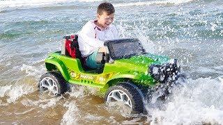 ALİ ARABASIYLA DENİZE GİRDİ KUMA BATTI Kid Ride on Power Wheels Toy Car STUCK in the SAND sea waves