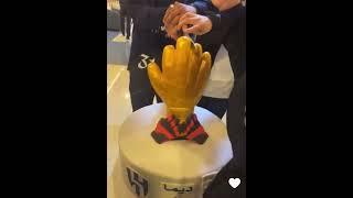 لاعبو الهلال يحتفلون في ياسين بونو بمناسبة الجائزة 