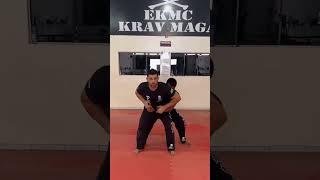 Defesa de agarramento pelas costas  Krav Maga