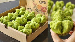 Pasti mekar Kalau kamu punya tepung dan santan buat cemilan wangi ini. Bolu kukus pandan mekar