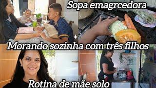 Morando sozinha com três filhos Fiz sopa emagrecedora  Rotina de uma mãe solo