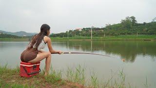 Beautiful Girl Hunting Black Carp Suddenly Meets Strange Fish  Best Hook Fishing