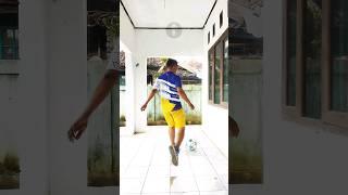 CARA MELEWATI LAWAN 1 VS 1 DENGAN FAKE SHOT #shorts #tutorial #football