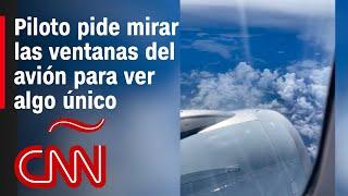 Piloto pide a pasajeros mirar las ventanas del avión para ver el lanzamiento de un cohete al espacio