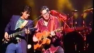 Tommy and Phil Emmanuel rock guitar medley France 2001. AMAZING PERFORMANCE