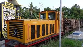 JALUR KERETA LORI TEBU DEPAN RUMAH WARGA DAN MELIPIR JALAN