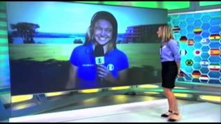 Fernanda Gentil é flagrada no celular ao vivo