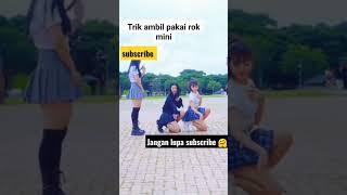 Trik Ambil Barang Jatuh pakai rok Mini  #shorts #viralshorts #trendingshorts