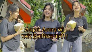 Anjali Arora आज नारियल पानी पिनेंका mood हे 