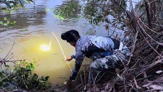 Lạc Vào Vùng Đất Cấm CAMBODIA Cắm Câu Mồi Trùng Fishing in dangerous border areas