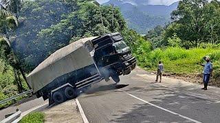Detik-detik truk hino muatan batu bara jumping di tanjakan