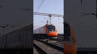 FIRST 1ST COMMERCIAL RUN OF MUMBAI AHMEDABAD SAFFRON VANDE BHARAT EXPRESS