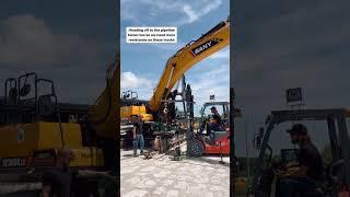 Replacing triple grouser #excavator #tracks with single grouser shoes  Part 1