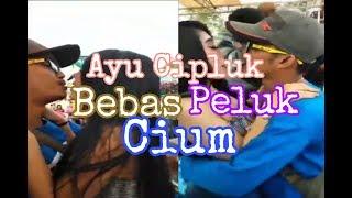 Ayu Cipluk Dicium & Dipeluk Penonton-Monica Vlog