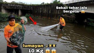 Jala ikan di sungai Taiwan  Di sungai  dangkal masih banyak ikannya