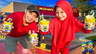 AQILA BORONG SEMUA ES KRIM MINIONS DI MCD