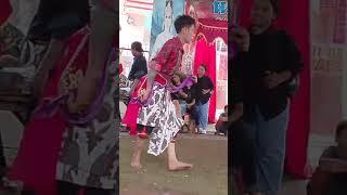 YouTuber Angon lestari ikut serta menari di jaranan Wijoyo Mudo Lampung