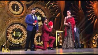 IIFA Awards 2015 - Ranveer Singh Proposes Deepika Padukone On Stage