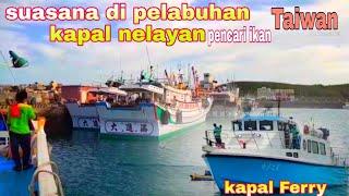 Suasana di pelabuhan kapal nelayan pencari ikan kapal troll Taiwan