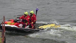 Gemeldete Person in Not im Rhein löst Wasserrettungseinsatz aus in Bonn am 18.08.24