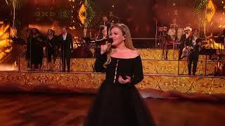 Kelly Clarkson - Underneath The Tree Live from NBCs Christmas at the Opry