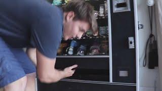 Vending Machine Hack - EAT FOR FREE #free #vendingmachine #davidobrik #shorts #summer