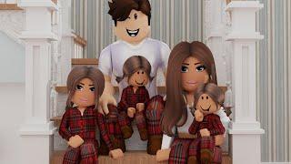 OUR FAMILY CHRISTMAS EVE ROUTINE  Bloxburg Family Roleplay