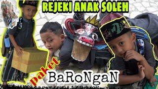 Pulang dari Ngaji Dapat Paket  Isi Barongan