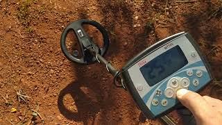 detector de metais mt705 da china em solo mineralizado. teste com PEPITAS de ouro