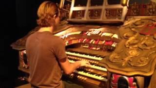 Tim Duckworth plays the Barton Theatre Organ