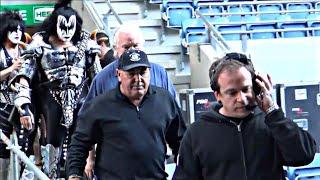 KISS Asi es su IMPONENTE ENTRADA A UN CONCIERTO  KISS BACKSTAGE - METAL LOVER TV