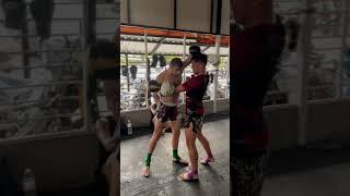 Sparring with no shin guards control & technique #muaythai