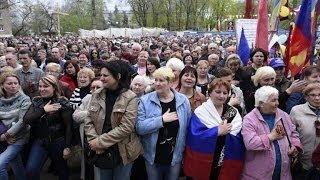 Hundreds of pro-Russian Ukrainians rally in Lugansk