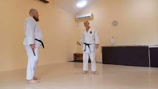 Полезный прием боевого самбо защита от удара ножом наотмашь A method from combat sambo