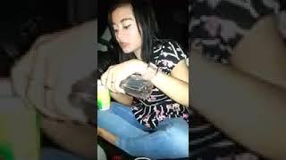 Minum Arak di dalam Mobil Pemandu Lagu Cantik.