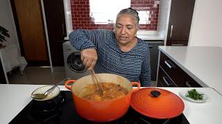 Making broad beans curry for beans bunny chows