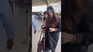 Hello Says Aishwarya Rai Bachchans Daughter Aaradhya To Paparazzi