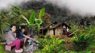 TANGGUH  KISAH PASANGAN MUDA MUDI YANG TINGGAL DI RUMAH KECIL DI TENGAH HUTAN TANPA LISTRIK