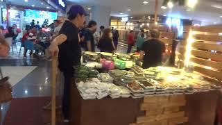 Phillipines Shopping Mall in Manila  フィリピン：マニラのショッピングモール