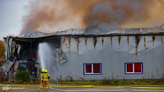 Großbrand einer Lagerhalle in Hückeswagen - Feuerwehr im Großeinsatz  15.11.2021