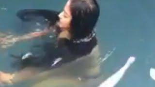 Dewi Persik Lagi Berenang Bersama Felish Gabriel Satu Dua Tiga Ampat - Video Peribadi DePe #36
