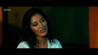 Sophie Choudry makes Neil Nitin Mukesh an offer.  Hot clip