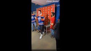 Klim Kostin GIVES HIS OILERS JERSEY to FLAMES FAN Jan 26 2023