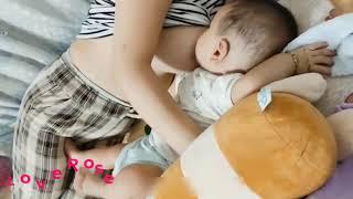 ibu muda yang cantik menyusui 2022  Breastfeeding