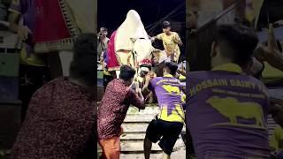 Biggest OX unloading 2023 #shorts #viral #cowunloading #eiduladha2023 #ytshorts #trending